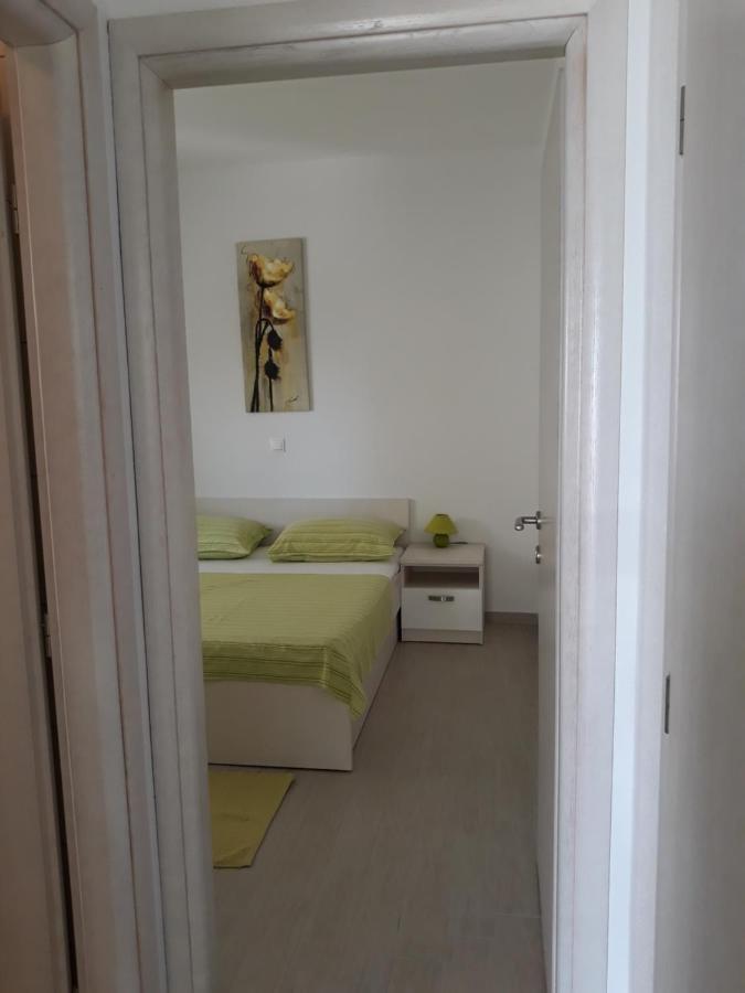 Apartment With Free And Private Parking Макарська Екстер'єр фото