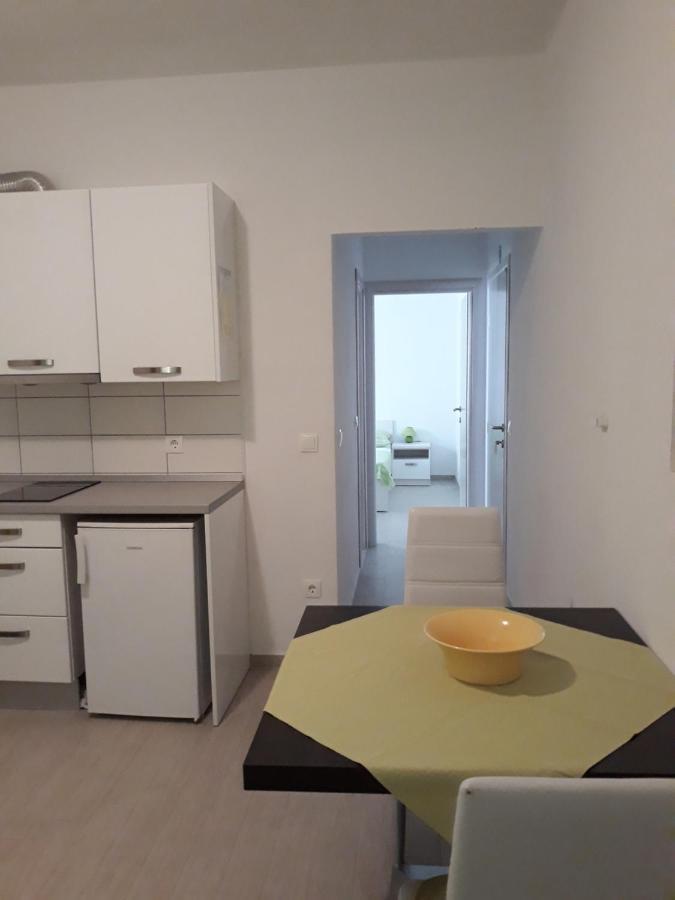 Apartment With Free And Private Parking Макарська Екстер'єр фото