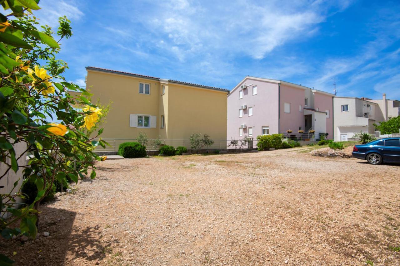 Apartment With Free And Private Parking Макарська Екстер'єр фото