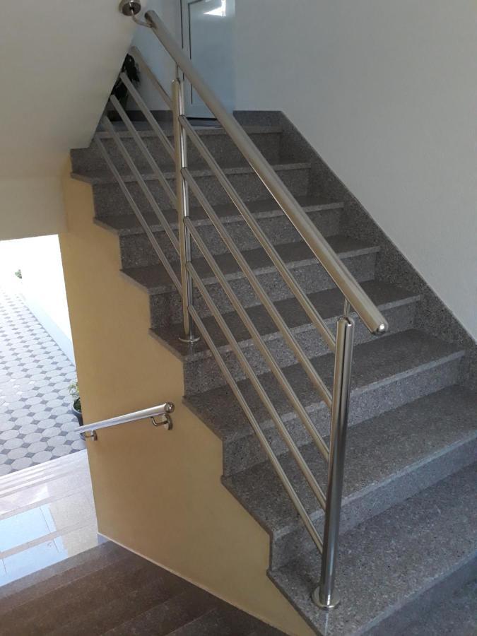 Apartment With Free And Private Parking Макарська Екстер'єр фото