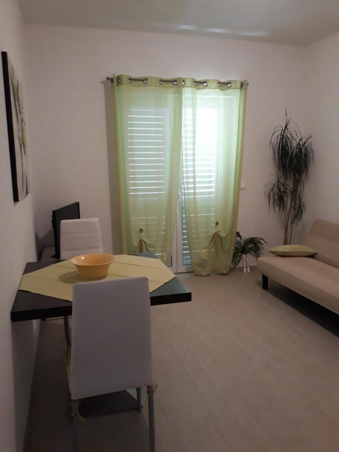 Apartment With Free And Private Parking Макарська Екстер'єр фото
