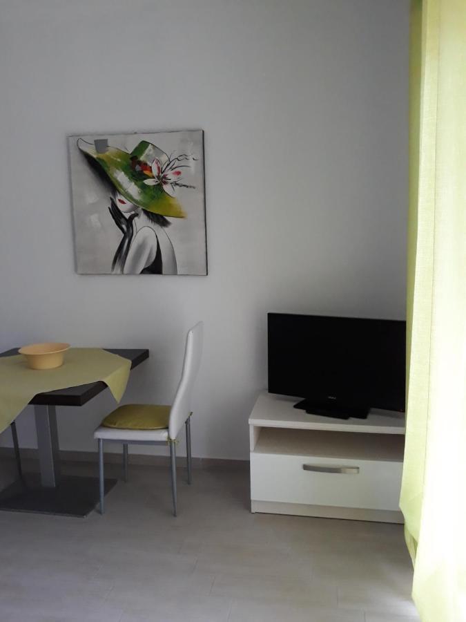 Apartment With Free And Private Parking Макарська Екстер'єр фото