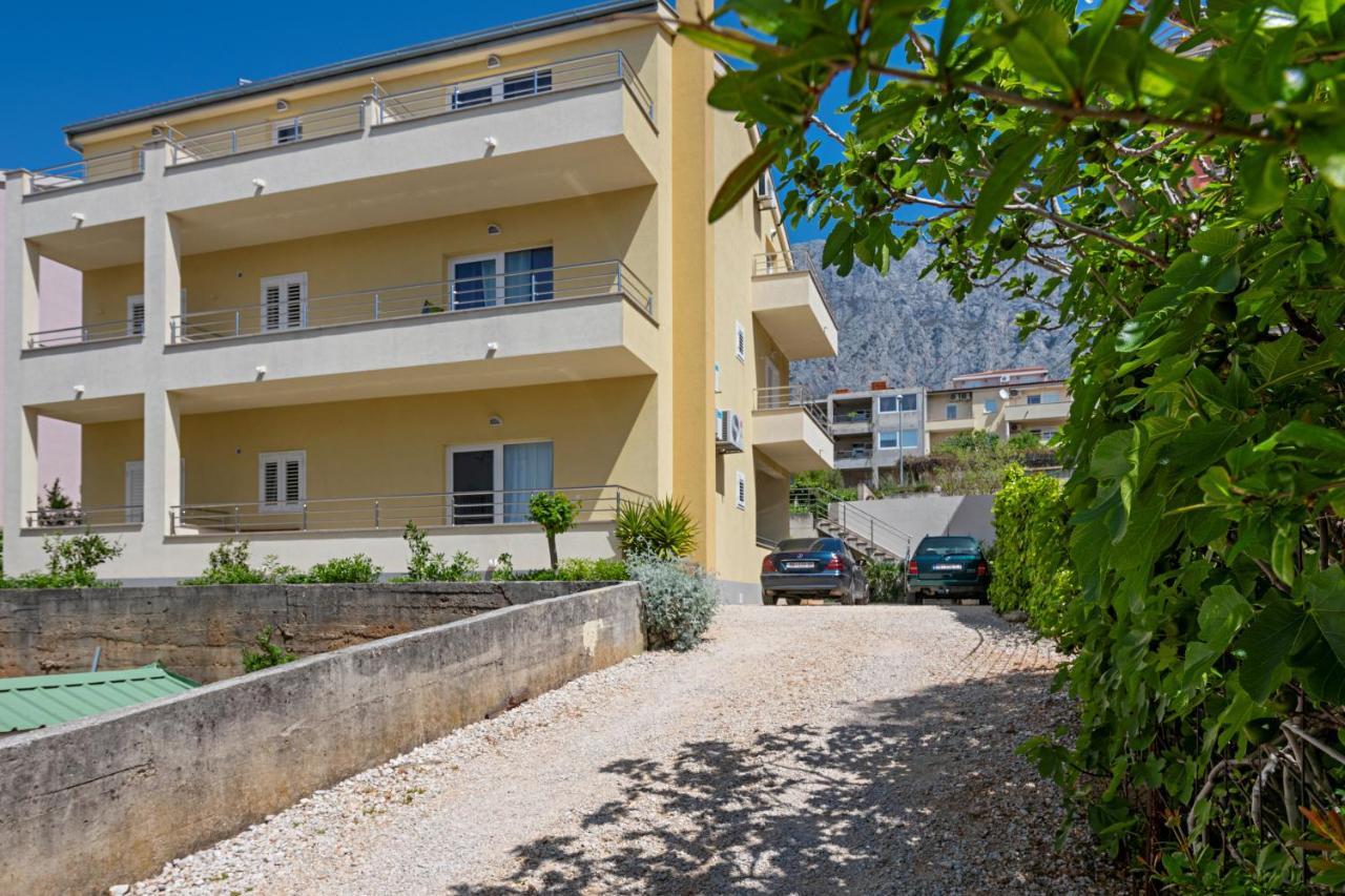 Apartment With Free And Private Parking Макарська Екстер'єр фото